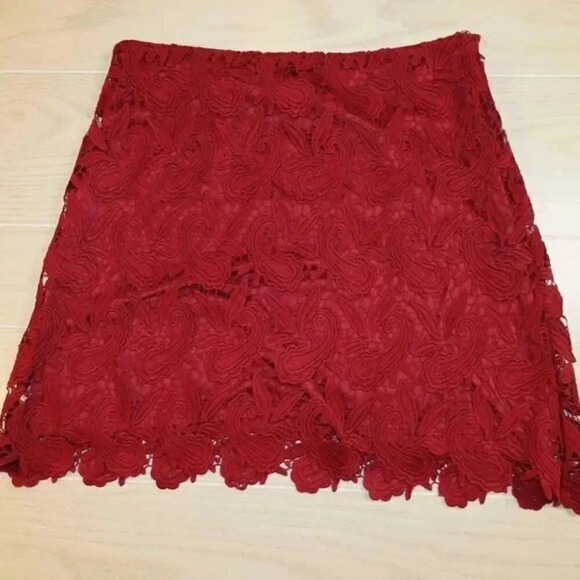 Express Red Women's lace Overlay Mini Skirt Size 6 - Picture 1 of 9